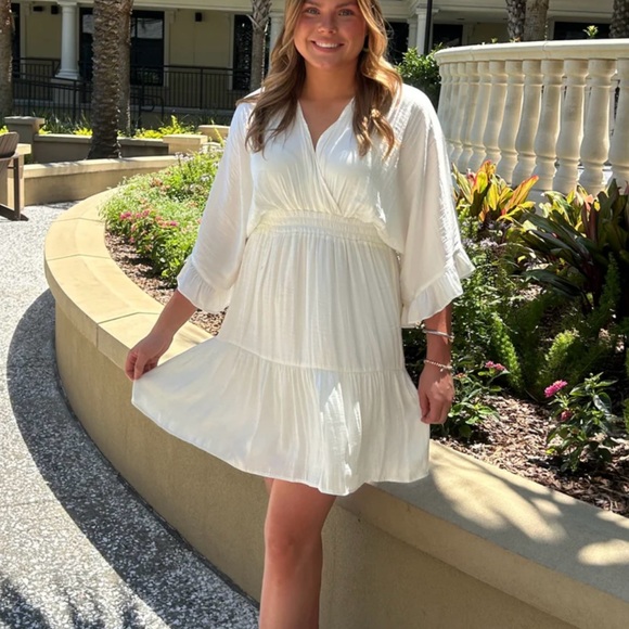 Elegant White Women's Dress - Picture 2 of 8